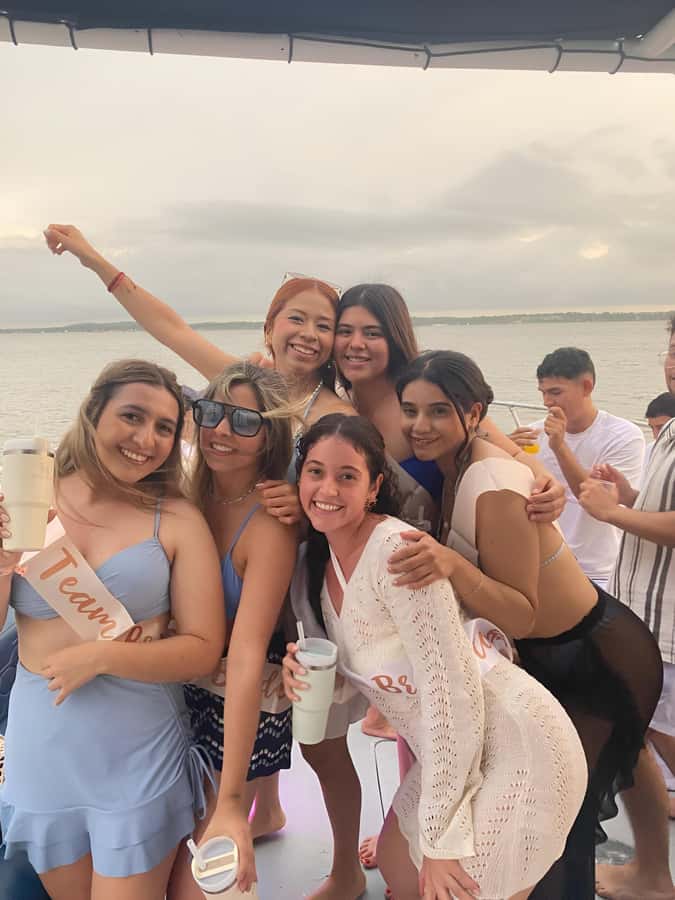 2-hour tour in Cartagena Sunset View in party boat - Dancing, photos, and meeting people