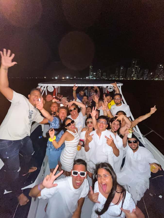 2-hour tour in Cartagena Sunset View in party boat - The first minutes on the water