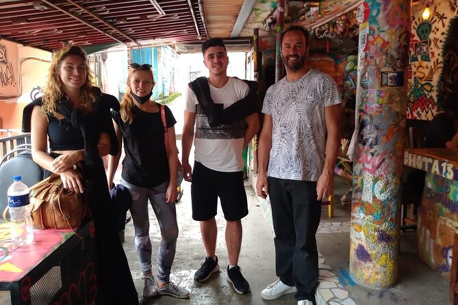 2-Hours Street Art Walking Tour in Medellin Comuna 13 - Meeting a guide with roots in the neighborhood
