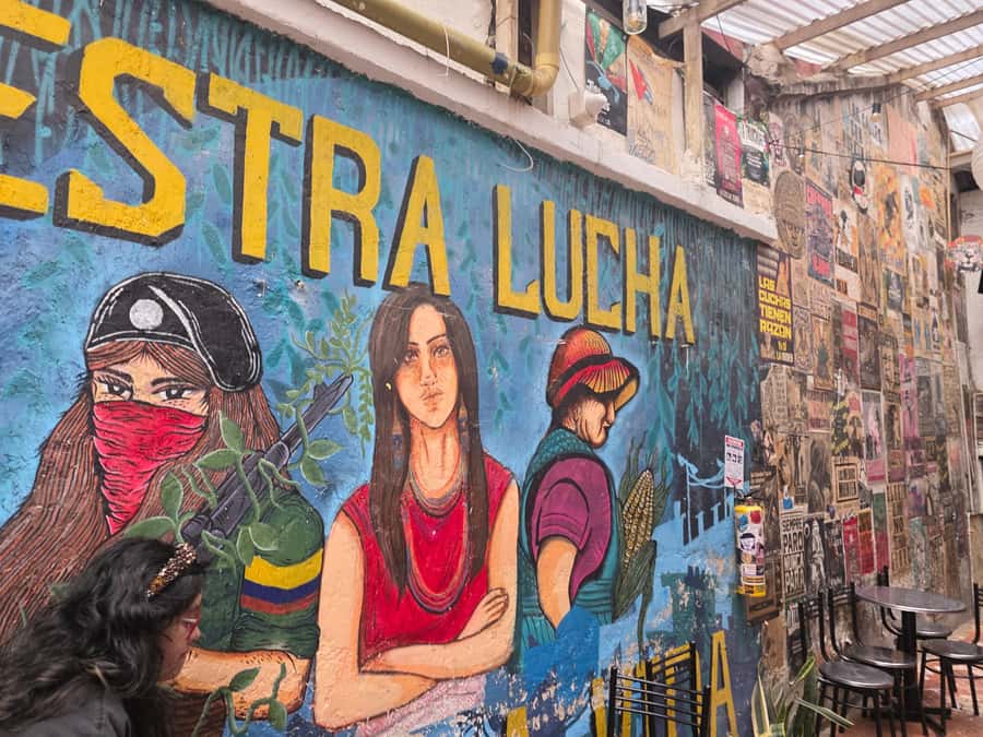 3-in-1 Panoramic city tour Bogotá-beyond the traditional - The original Casa de Betty la Fea
