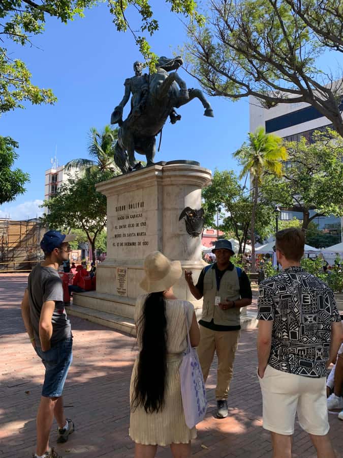 A Pearl In The Caribbean-walking tour in English - San Francisco Square and everyday Santa Marta