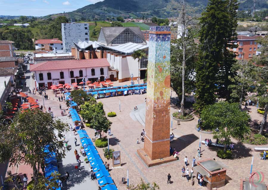 Antioquia’s Villages: El Retiro, La Ceja, and More - El Retiro and the craft of wood