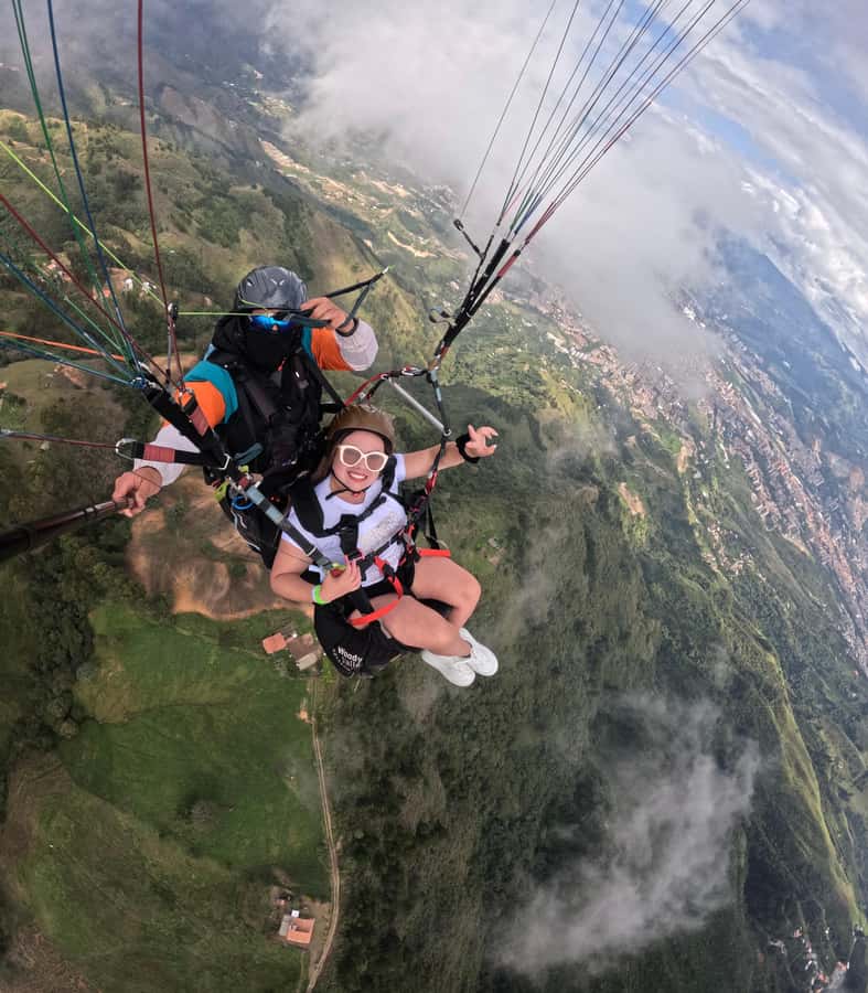 Bello: Paragliding in Medellín - Reaching San Félix and finding the office