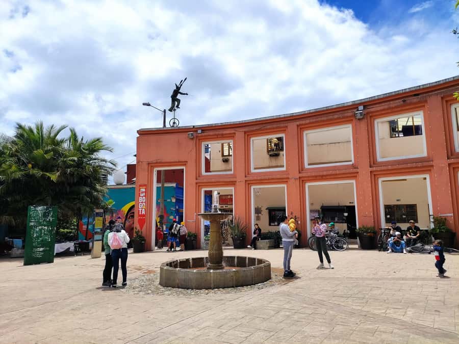Bogotá: Candelaria Tour with Cacao and Coffee Workshop - Why La Candelaria Makes a Good Starting Point