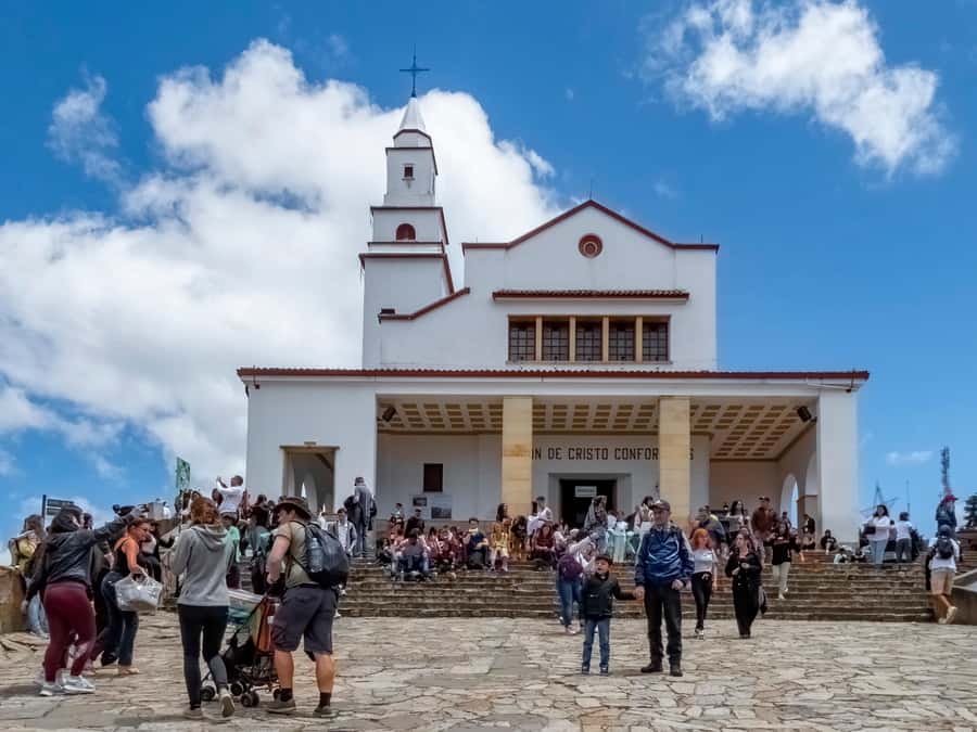 Bogotá: City Tour, Monserrate, Gold Museum, Plaza de Bolivar - Walking through La Candelaria and Chorro de Quevedo