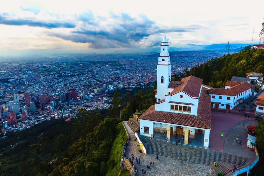 Bogotá City Tour with Monserrate, Gold and Botero Museums - Key points at a glance