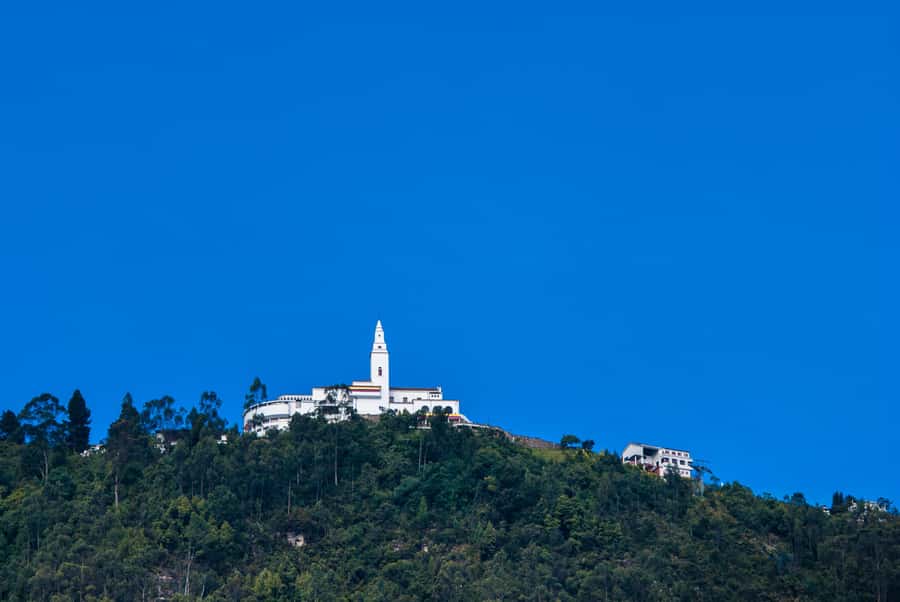 Bogotá: City Tour with Monserrate Hill, transfers and guide - Why this half-day tour works well in Bogotá