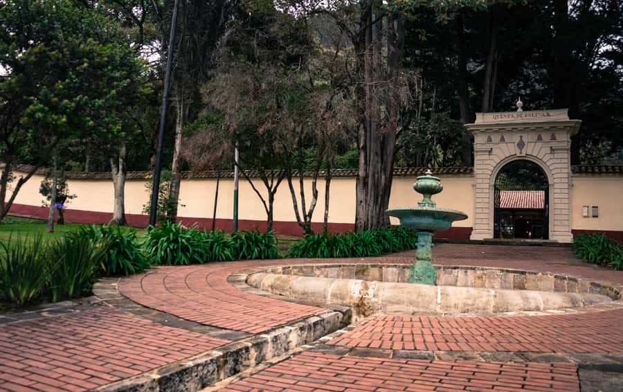 Bogotá: City Tour with Monserrate Hill, transfers and guide - The National Capitol and Colombia’s public story