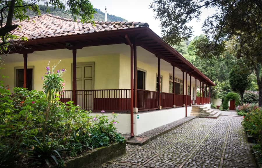 Bogotá: City Tour with Monserrate Hill, transfers and guide - Riding up Monserrate to 3,152 meters