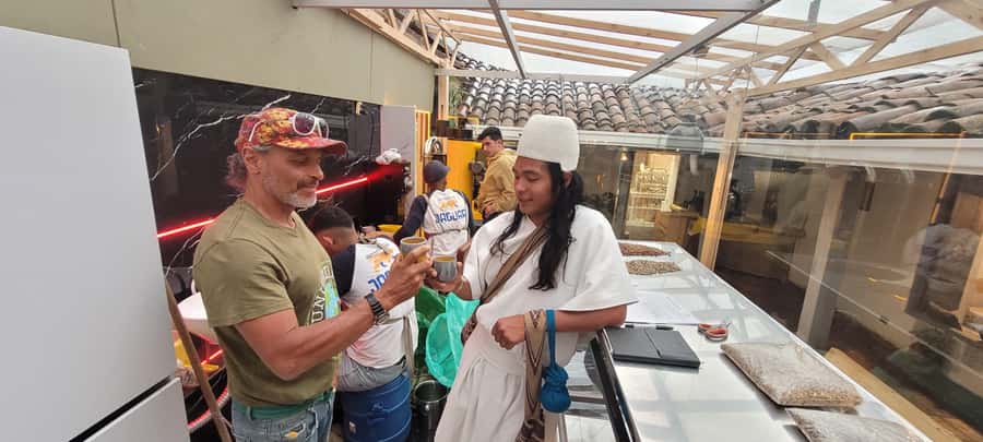 Bogota: Coffee Tasting, Roasting, Filtration & Espresso Tour - Watching green beans change during roasting