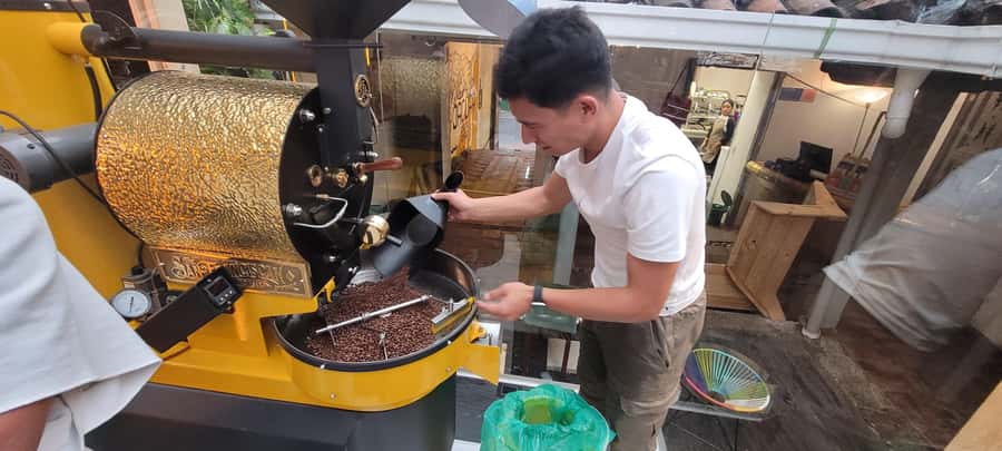 Bogota: Coffee Tasting, Roasting, Filtration & Espresso Tour - Starting with coffee varieties and tasting