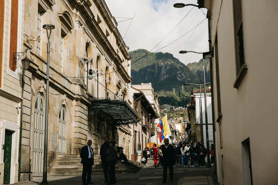 Bogotá: Express Tour with Private Guide and Transportation - What the $72 price really buys
