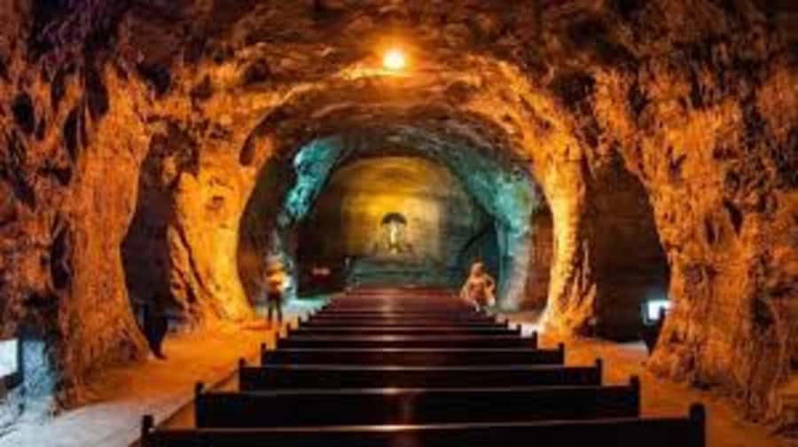 BOGOTA: From the Clouds to the Earth, Tour to Monserrate and the Salt Cathedral - The road to Zipaquirá