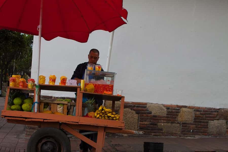 Bogotá: Grand City Tour with Monserrate, Usaquén and Lunch - A local lunch that breaks up the sightseeing