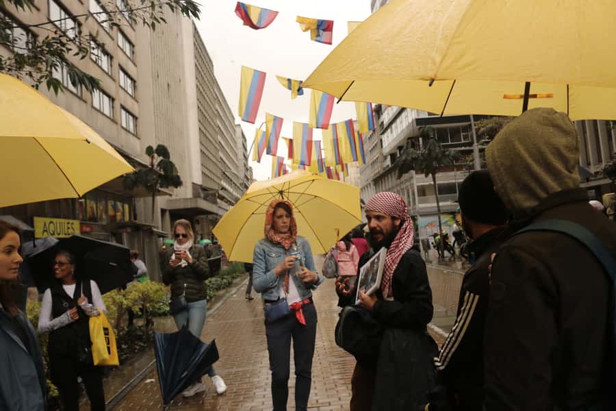 Bogotá: Guided La Candelaria Walking Tour - Street art in the historic alleys