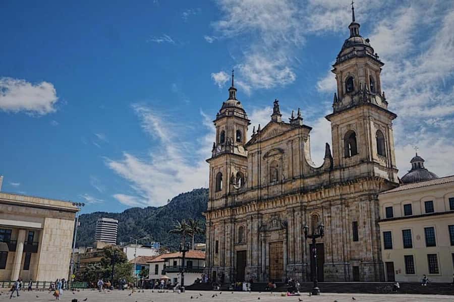 Bogotá: Guided La Candelaria Walking Tour - Colonial houses, Baroque details, and Art Deco contrasts