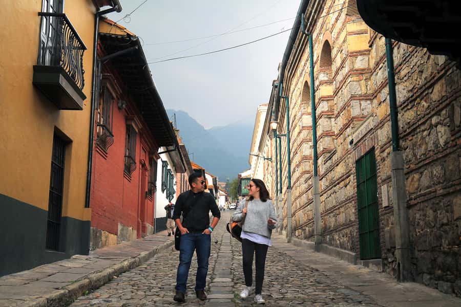 Bogota: La Candelaria Highlights Walking Tour - Bolívar Square and the center of public power