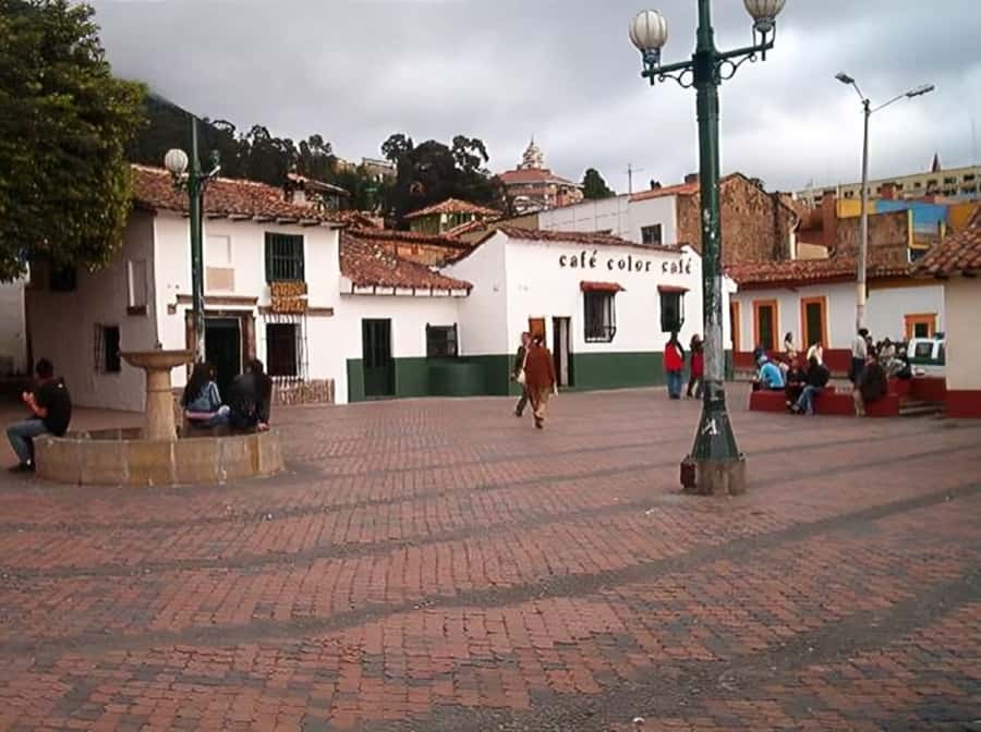 Bogota : Must-See Sites Walking Tour With a Guide - The guides can make or break the walk