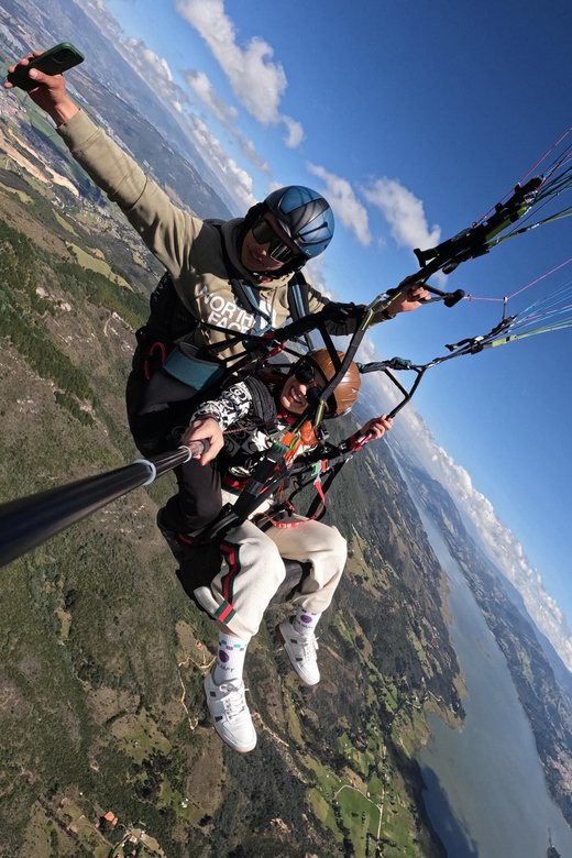 Bogota: Paragliding activity in La Calera with transfers - Flying above the Tominé Reservoir