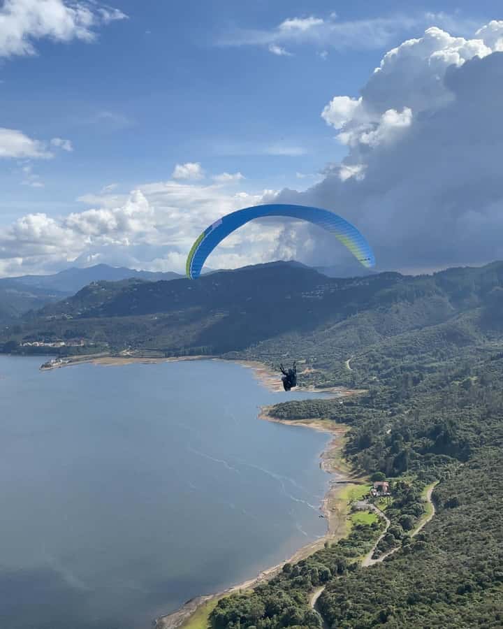 Bogota: Paragliding activity in La Calera with transfers - The drive from Bogotá into Cundinamarca