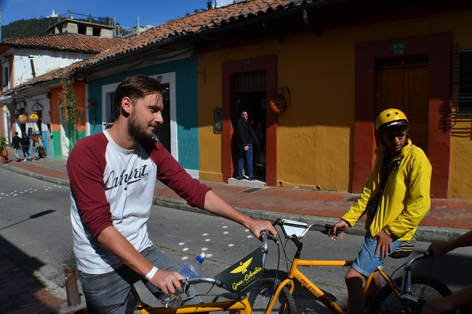 Bogotá Private Bike Tour with Transportation - What the guides add to the experience