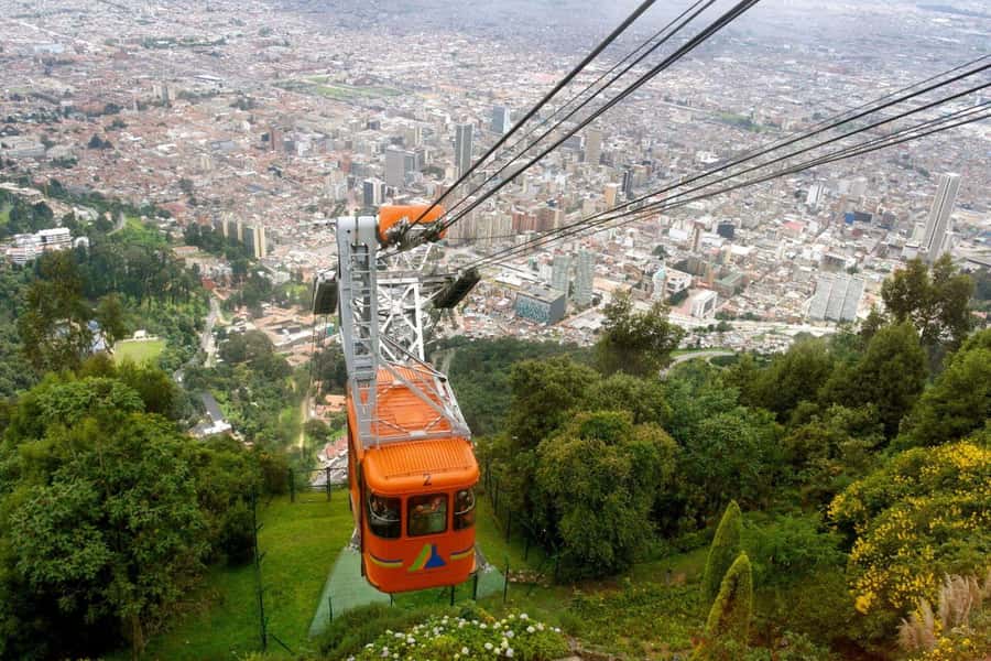 Bogotá: Private Guided Tour with Monserrate & La Candelaria - Plaza Bolívar and the center of public life