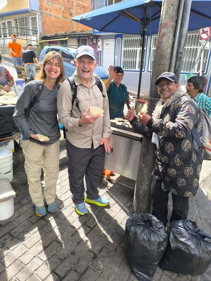 Bogotá´s Barrios: El Paraíso Favela Tour with Cable Car - Key points at a glance