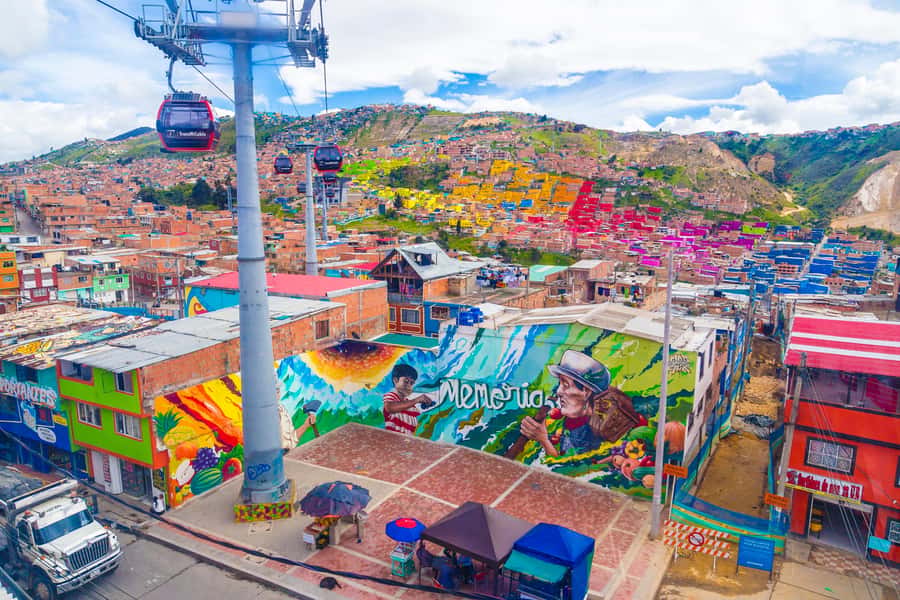 Bogotá´s Barrios: El Paraíso Favela Tour with Cable Car - Riding the cable car into Ciudad Bolívar