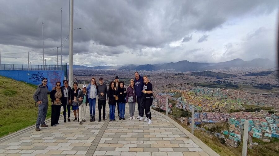 Bogotá´s Barrios: El Paraíso Favela Tour with Cable Car - The high lookout and the Colombian snack