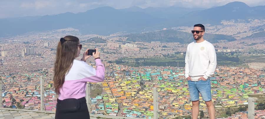 Bogotá´s Barrios: El Paraíso Favela Tour with Cable Car - Safety, respect, and what to carry