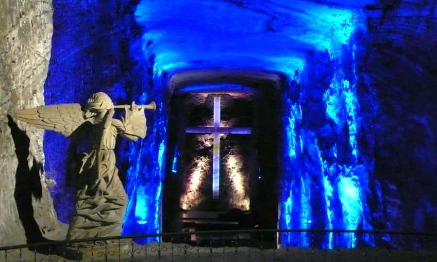 Bogotá: Salt Cathedral and Andrés Carne de res tour! - The morning ride from Bogotá to Zipaquirá