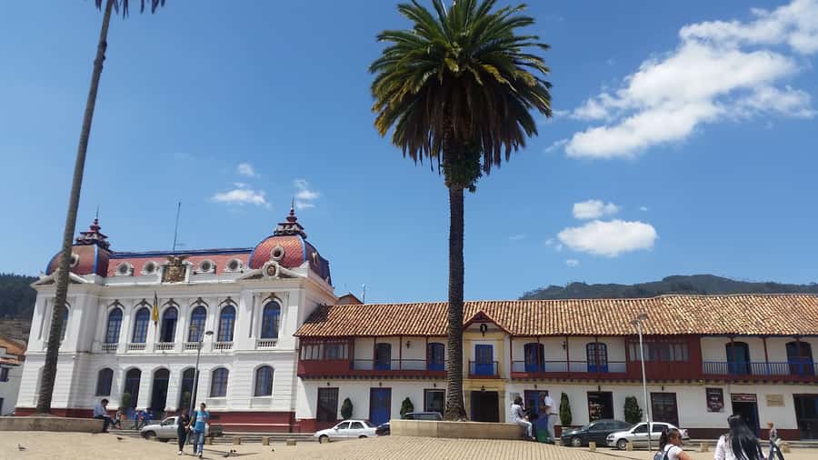 Bogotá: Salt Cathedral & Lake Guatavitá Tour with Lunch - Key points to know before you book