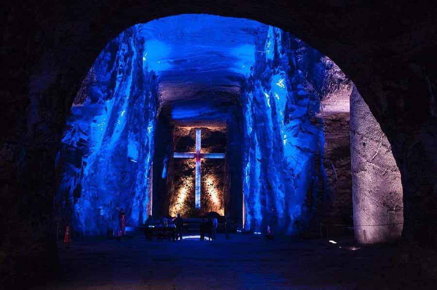 Bogotá: Salt Cathedral & Lake Guatavitá Tour with Lunch - One long day from Bogotá into Cundinamarca
