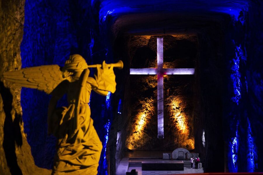 Bogotá: Salt Cathedral Private Tour with Entry Ticket Basic - Why the Salt Cathedral feels different