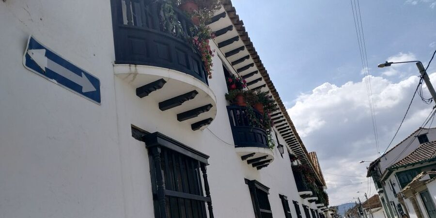 Bogotá: Villa de Leyva Full-Day Tour with Meals - Pozos Azules: A Short Stop with Striking Color