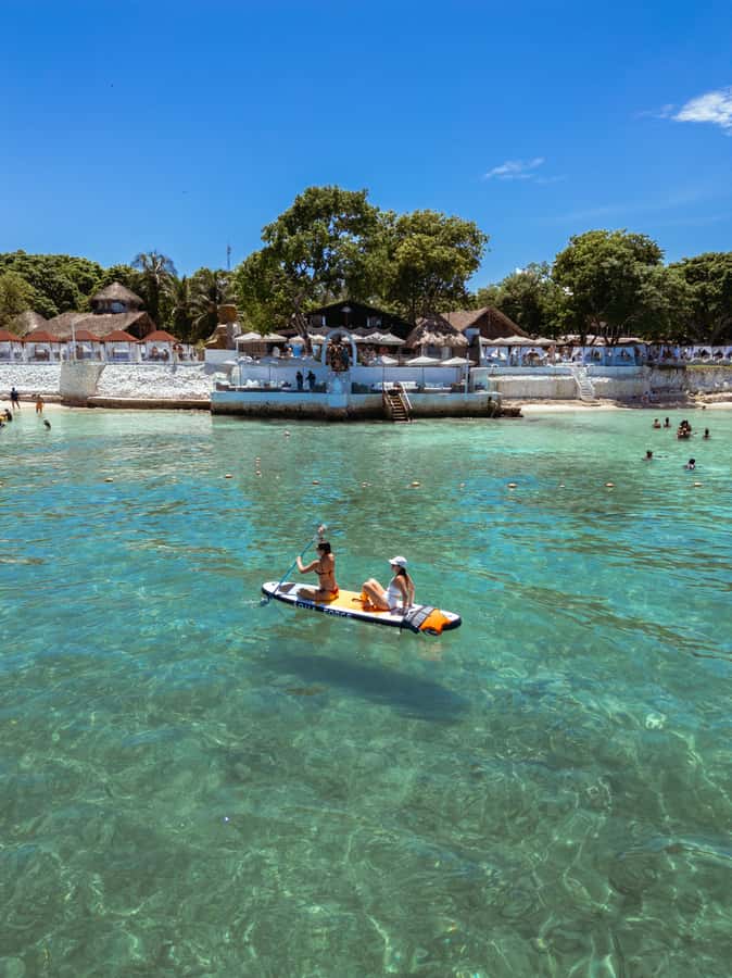BORA BORA AREA CLUB - The 45-minute speedboat ride to the islands