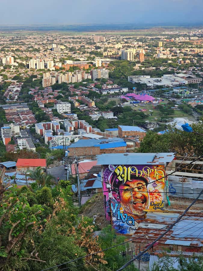 Cali: Comuna 20 Siloé Street Art Tour - A 10-minute cable-car ride into the hills