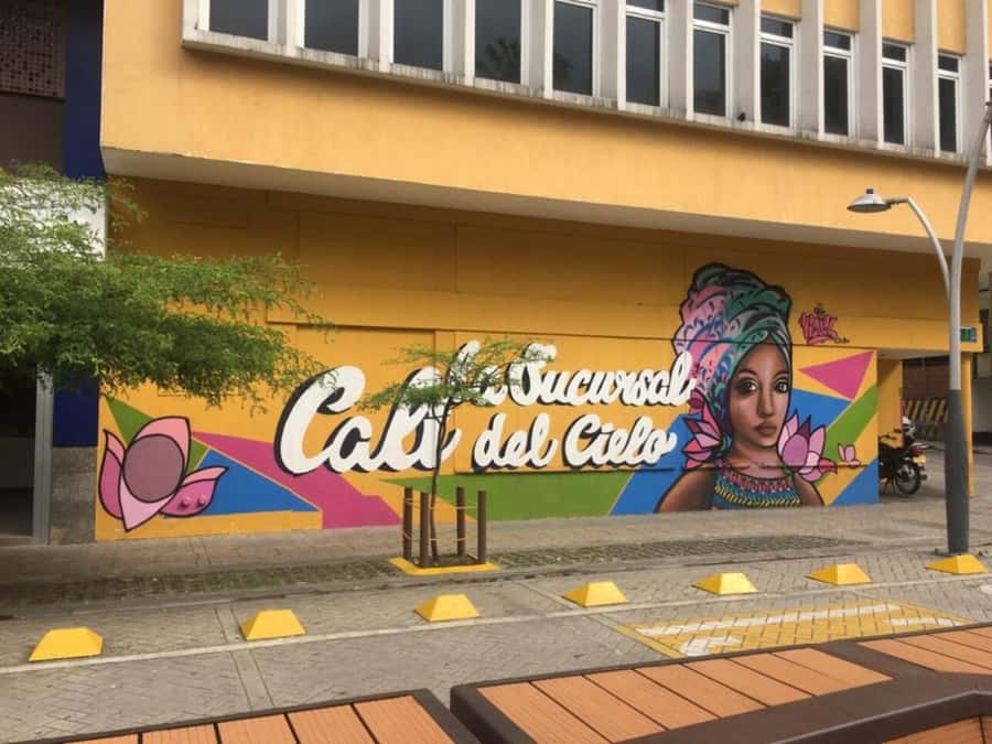 Cali: Cristo Rey, Tertulia Museum & Downtown Cali City Tour - Alameda Market and the taste of local fruit