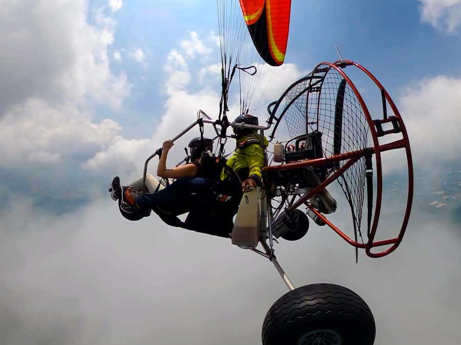 Cali: Paratrike Flight - Paragliding - Preparing for Takeoff in Practical Clothing