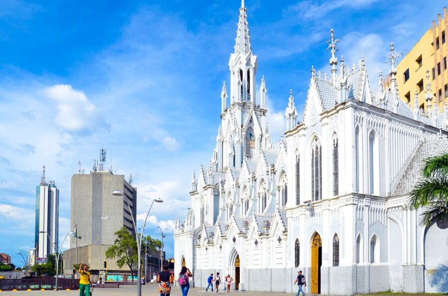 Cali: Three hours walking Cali City discovery tour - Key details that shape the experience