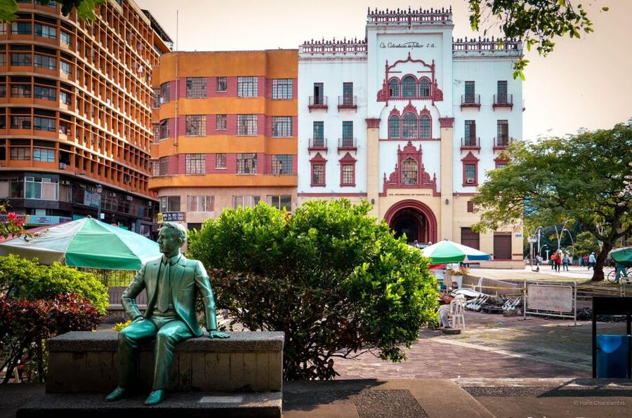 Cali: Three hours walking Cali City discovery tour - Starting beside the Peñon fountain