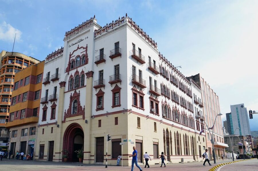 Cali: Three hours walking Cali City discovery tour - The included traditional drink