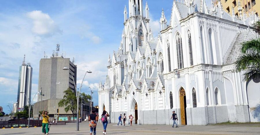 Cali: Two hours walking Cali City discovery tour - Jairo Varela Square and the sound of salsa
