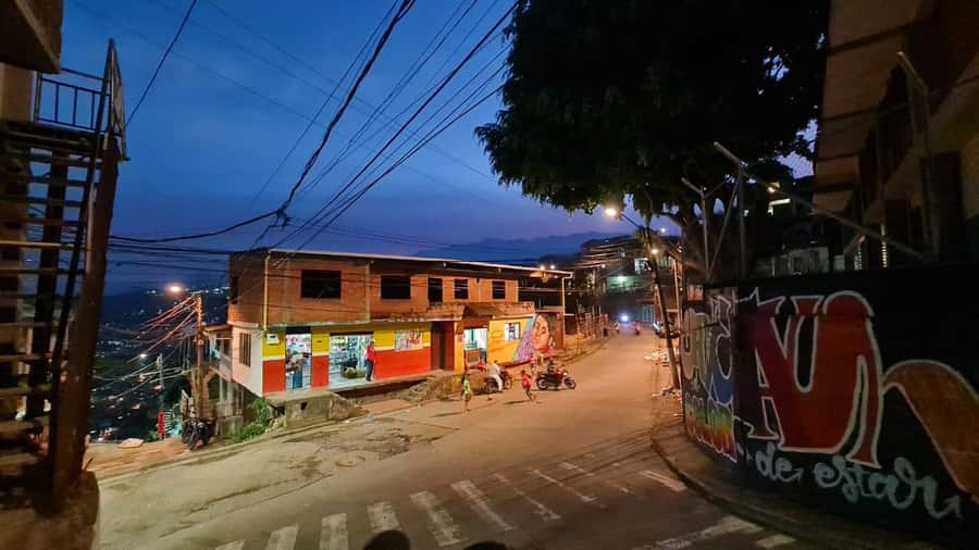 Cali: Walking Tour of the 11 Neighborhoods of Commune 20 - Key Points About the Commune 20 Experience
