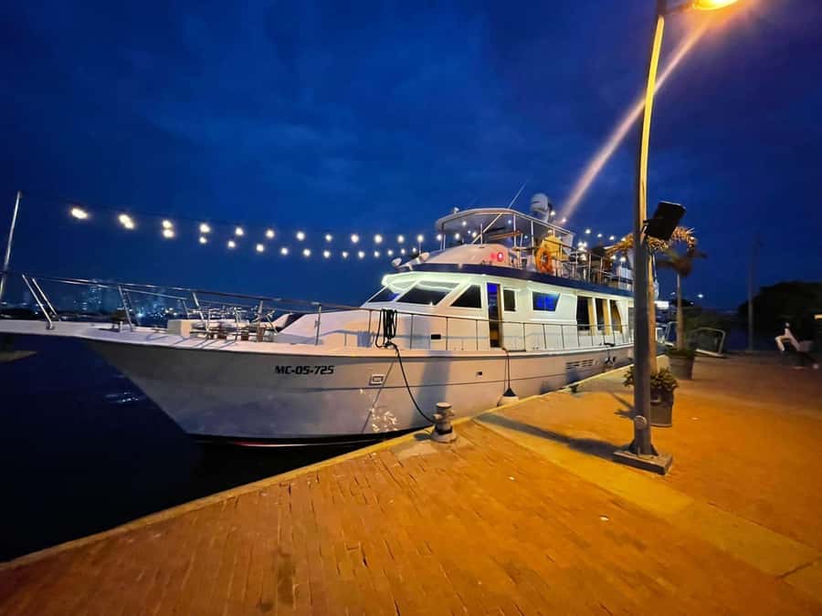 Cartagena: 4-course Culinary Experience aboard a catamaran - Four courses with a choice of dinner styles