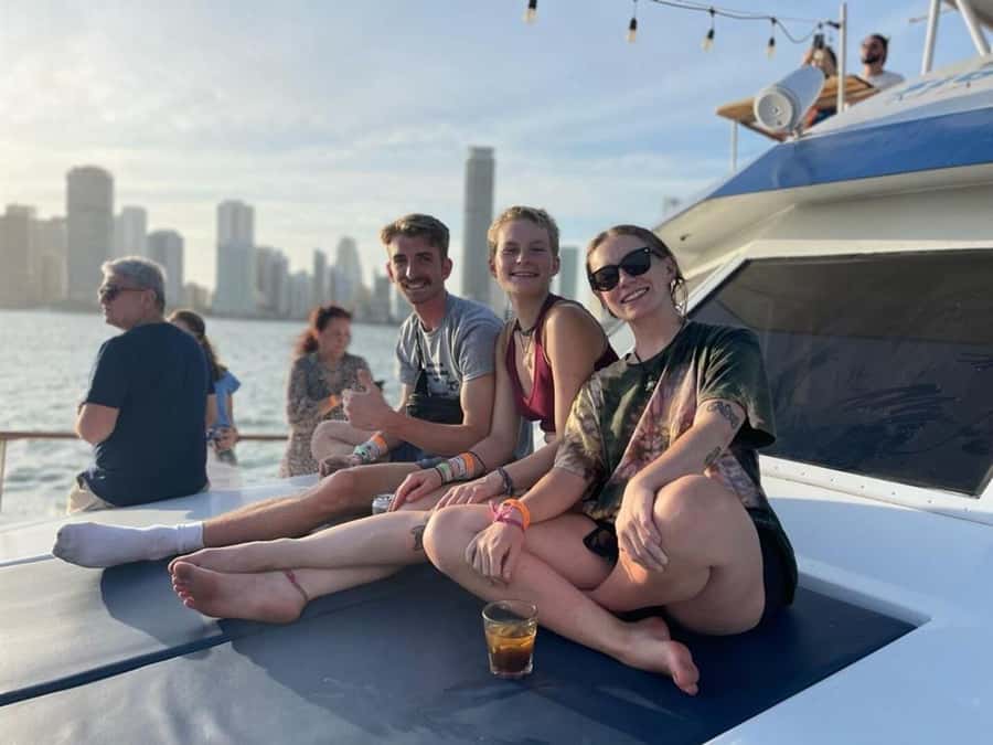 Cartagena: 4-course Culinary Experience aboard a catamaran - The first hour and a half: Cartagena from the bay