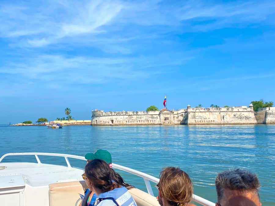 Cartagena: 5-Island Trip by Boat with Lunch and Snorkeling - Crossing toward the Rosario Islands