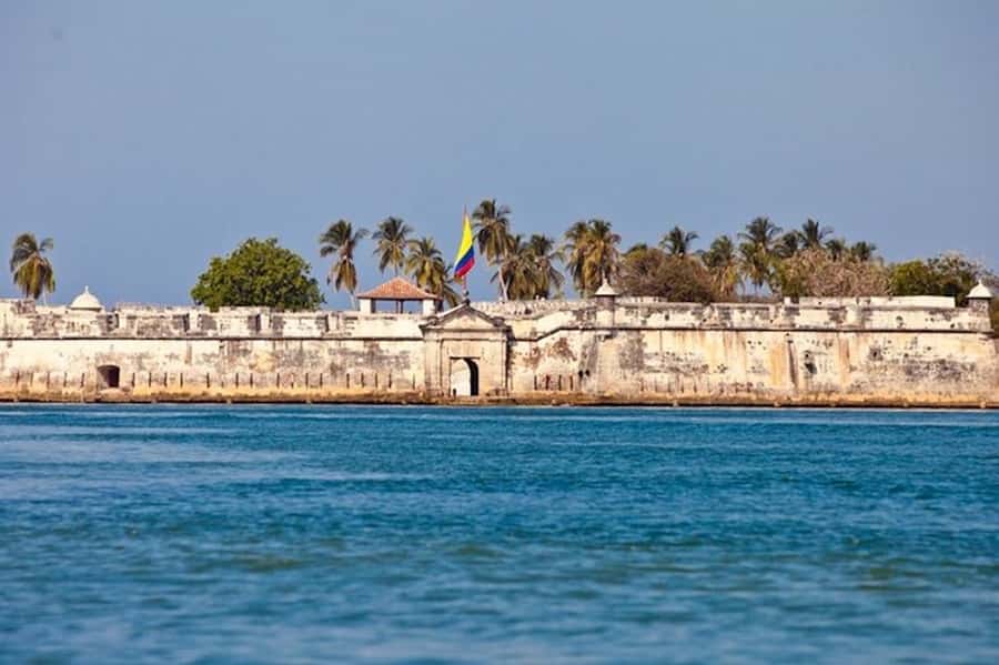 Cartagena: 5 Islands Premium Tour with Lunch and Snorkeling - Rosario Islands, Pablo Escobar’s plane, and your first choice