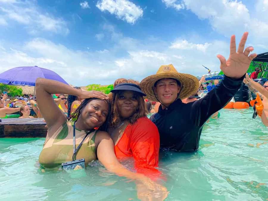 Cartagena: 5 Rosario Islands, Full party with drinks, Snorkeling and lunch - Snorkeling near Isla Grande and the submerged plane