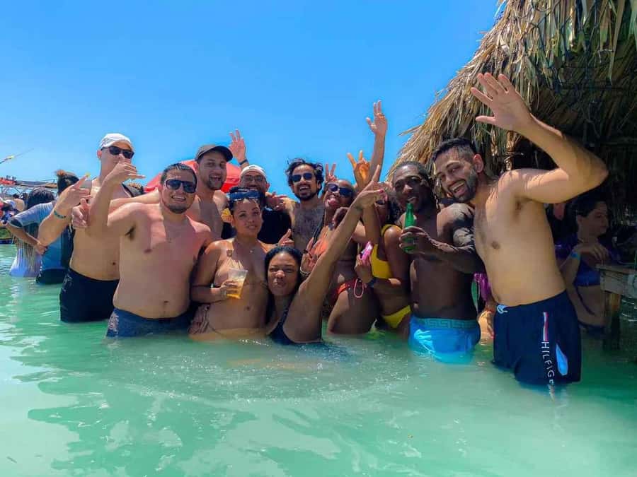 Cartagena: 5 Rosario Islands, Full party with drinks, Snorkeling and lunch - Drinks, music, and what open bar means here
